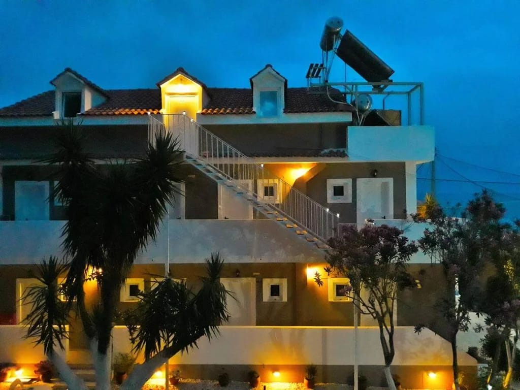 Mare Blu Studios & Suites - Image 9