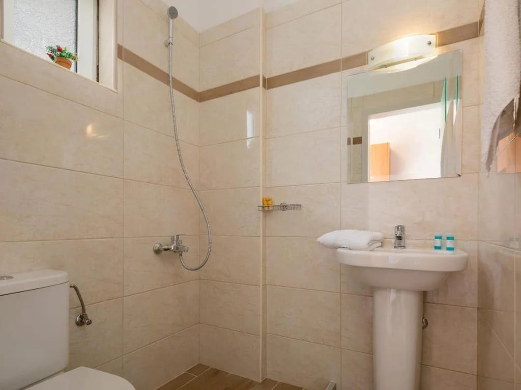 Mare Blu Studios & Suites - Image 2